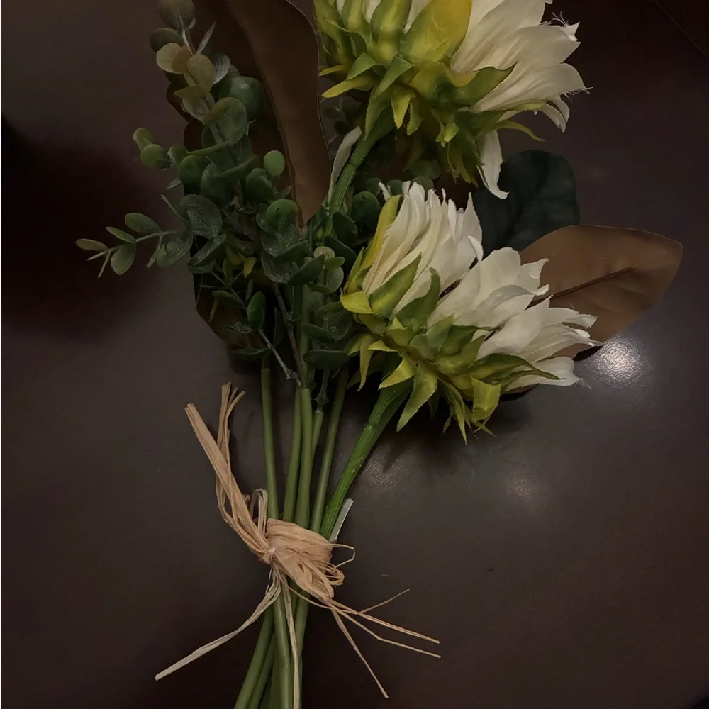Elegant Cream Fall Arrangement. 💛🌻🍂